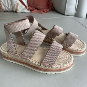 Vince Camuto platform sandals size 5